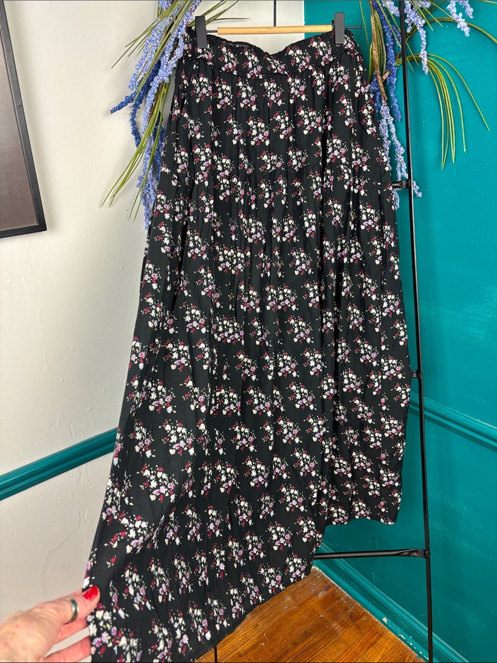 Universal Thread tiered Black Maxi Skirt with Pink & White Floral Print - Picture 4 of 5